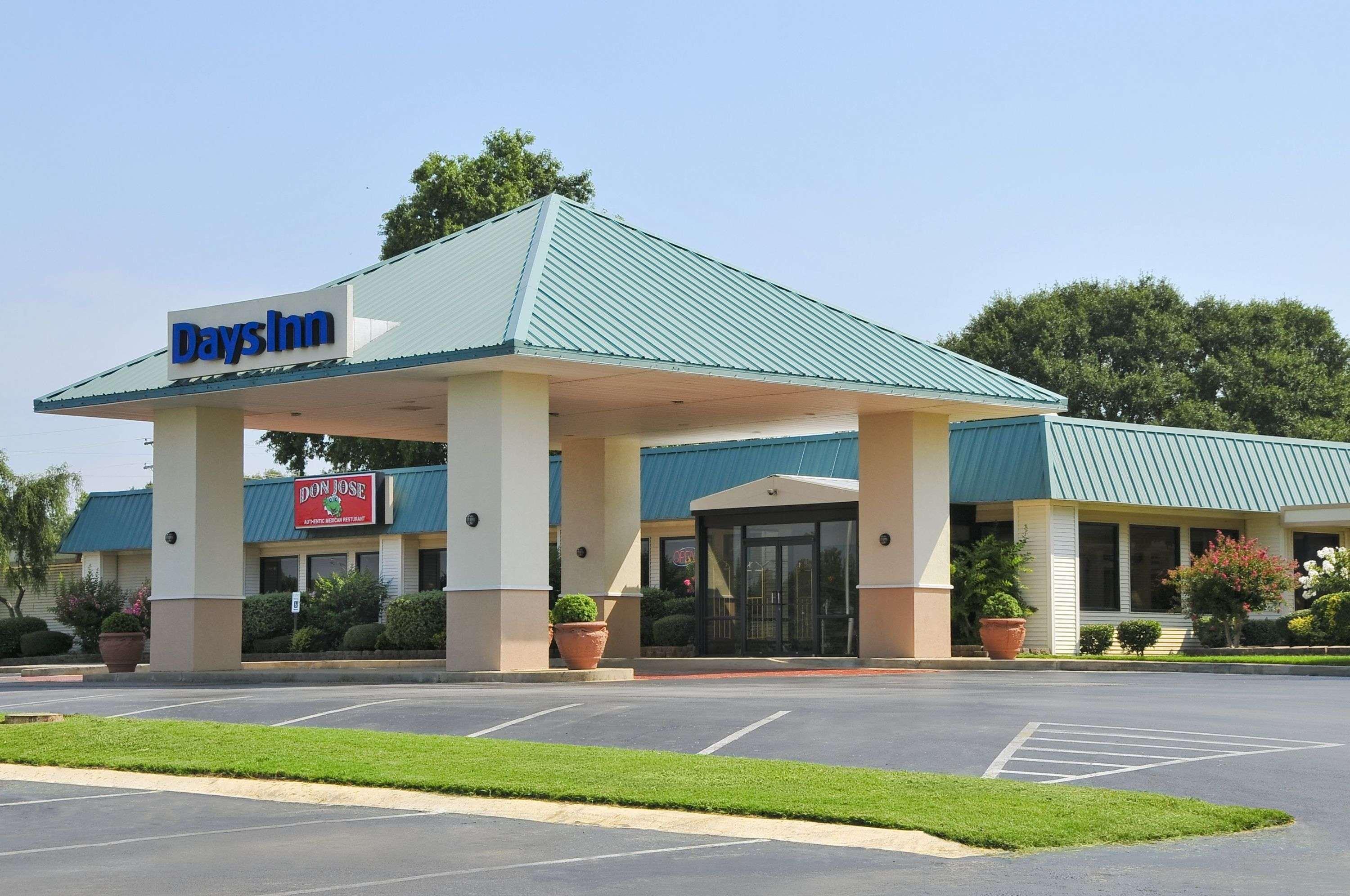 Days Inn By Wyndham Forrest City Esterno foto
