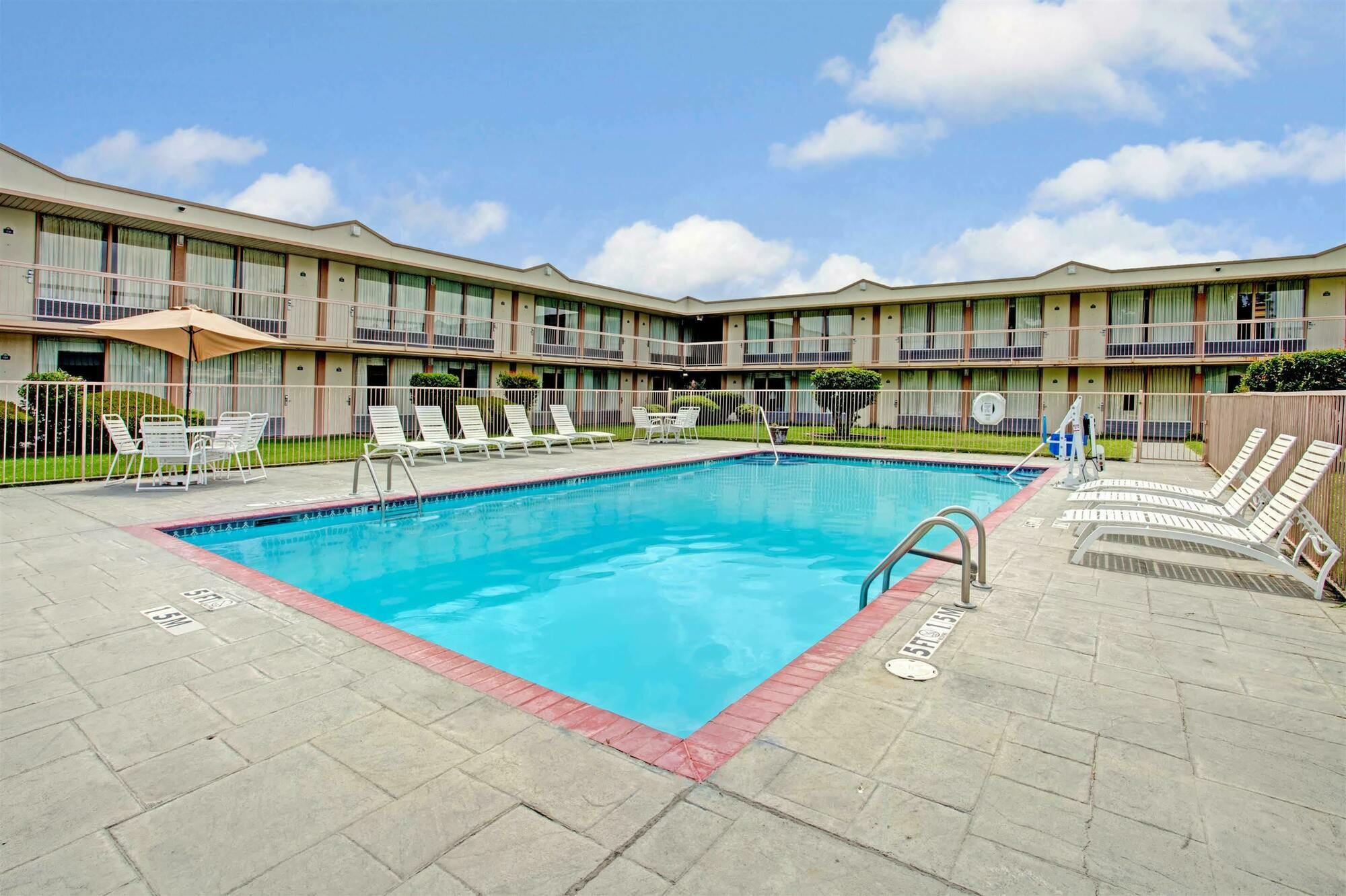 Days Inn By Wyndham Forrest City Esterno foto