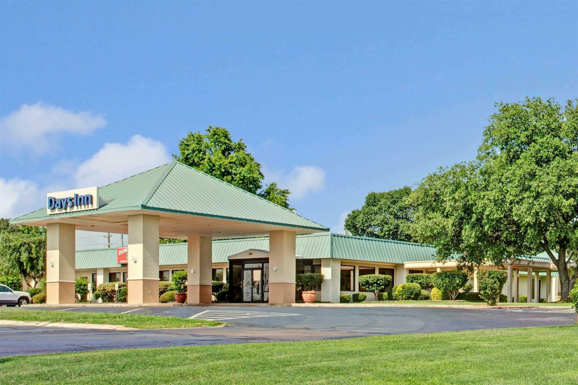 Days Inn By Wyndham Forrest City Esterno foto